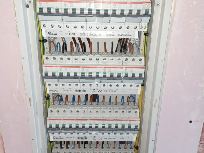 Électricien avec 15 ans d'experience